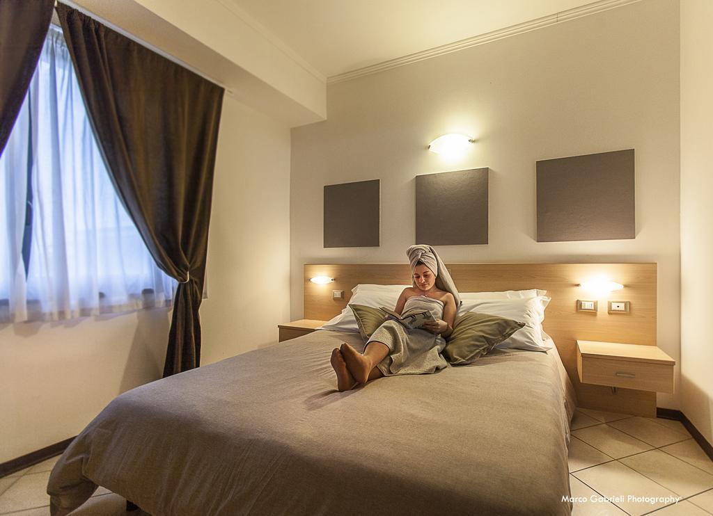 Hotel Bussana Porto Tolle Zimmer foto